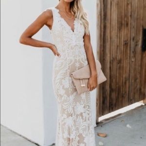🥂 Vici Luxell White Lace Gown